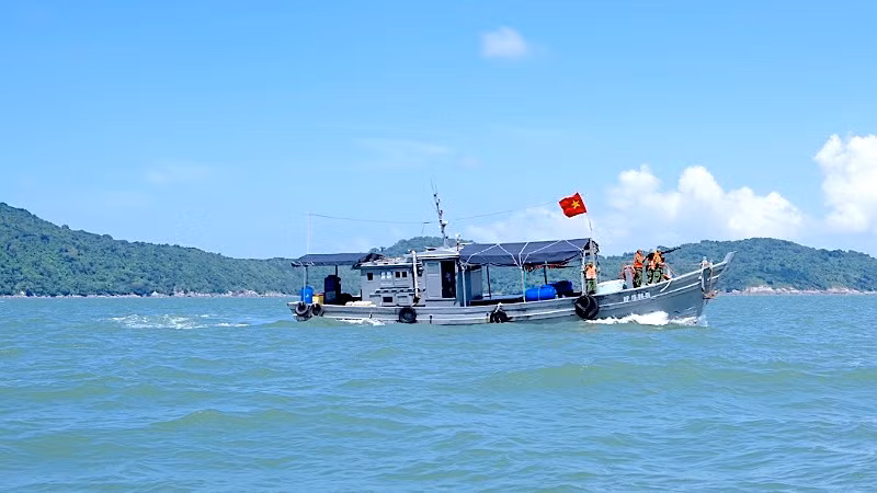 Bộ đội Biên phòng Cà Mau thường xuyên tổ chức tuần tra, cứu hộ ngư dân gặp nạn trong quá trình khai thác biển. (Ảnh: LÊ KHOA)