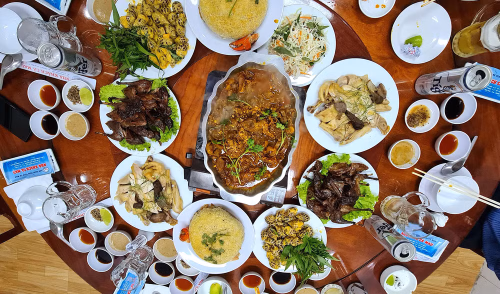 Hạn chế ngộ độc rượu, ngành chức năng Cà Mau khuyến cáo nhân dân không sử dụng rượu, bia không rõ nguồn gốc, xuất xứ.