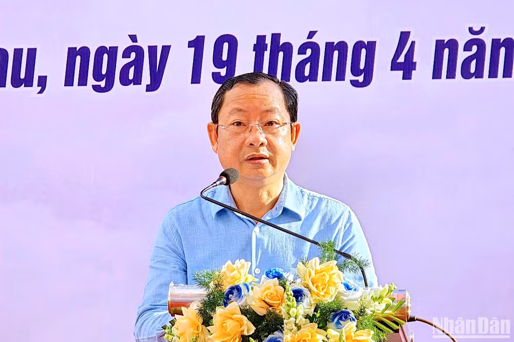 Giám đốc Sở Văn hóa-Thể thao và Du lịch tỉnh Cà Mau Nguyễn Quốc Thanh phát biểu, truyền thông điệp tại Lễ phát động “Ngày sách và văn hóa đọc”.