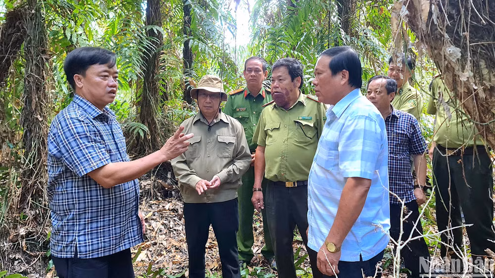 Chủ tịch Ủy ban nhân dân tỉnh Cà Mau Huỳnh Quốc Việt nhắc nhở lực lượng làm nhiệm vụ “trong mọi tình huống, không được lơ là, chủ quan”.