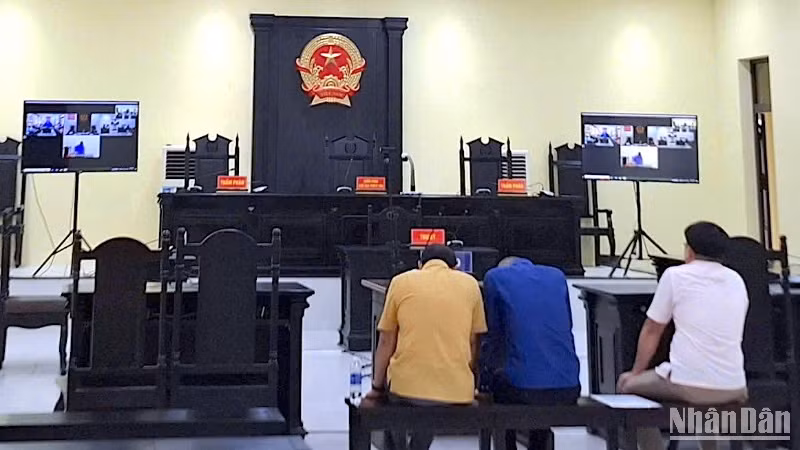 Các bị cáo tại phiên tòa phúc thẩm được xét xử trực tuyến vào sáng 14/3.