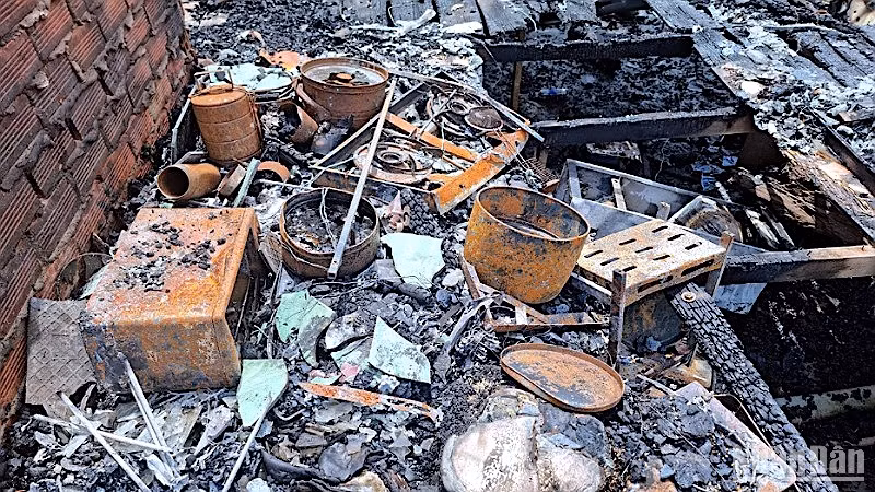 Tài sản và nhiều vật dụng trong nhà ông Hồ Chí Anh bị thiêu rụi sau vụ hỏa hoạn.