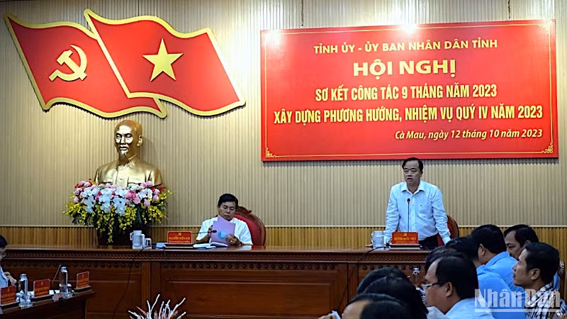 Hội nghị kiểm điểm chỉ đạo, điều hành của Tỉnh ủy và Ủy ban nhân dân tỉnh Cà Mau vào sáng 12/10.