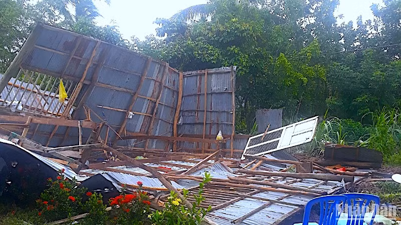 Mưa to kèm dông lốc trong ngày 30/7 gây hư hỏng nhiều nhà dân ở các vùng nông thôn tỉnh Cà Mau