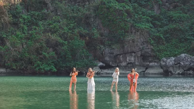 Nhóm nhạc tứ tấu Bond trình diễn tại Đảo Mắt Rồng. (Ảnh do IB Group cung cấp)