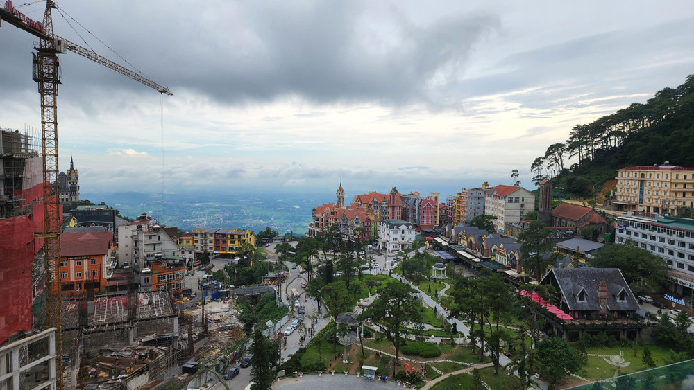 Nhiều ngân hàng đã triển khai các gói vay mua nhà, đầu tư bất động sản với lãi suất hấp dẫn. (Ảnh: THẾ KHẢI)