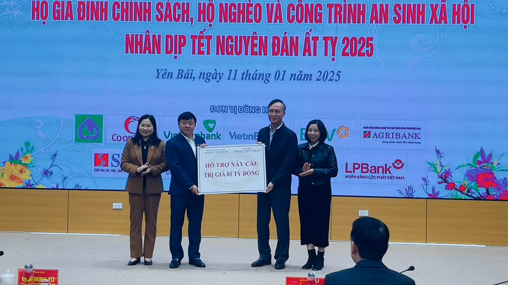 Hỗ trợ kinh phí xây dựng cầu cho tỉnh Yên Bái. (Ảnh: THANH SƠN)