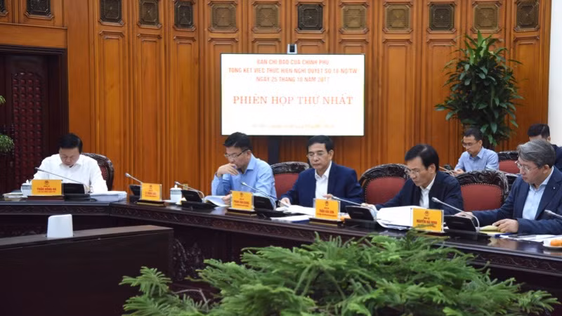 Các thành viên Ban Chỉ đạo tại phiên họp. (Ảnh: Trần Hải)