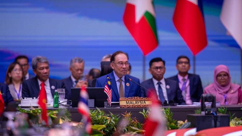 Thủ tướng Malaysia Anwar Ibrahim phát biểu khai mạc Phiên toàn thể. (Ảnh: Ban Tổ chức ASEAN 46) Thủ tướng Malaysia Anwar Ibrahim phát biểu khai mạc Phiên toàn thể. (Ảnh: Ban Tổ chức ASEAN 46)