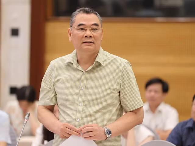 Trung tướng Tô Ân Xô - người phát ngôn Bộ Công an, trả lời câu hỏi của các nhà báo,