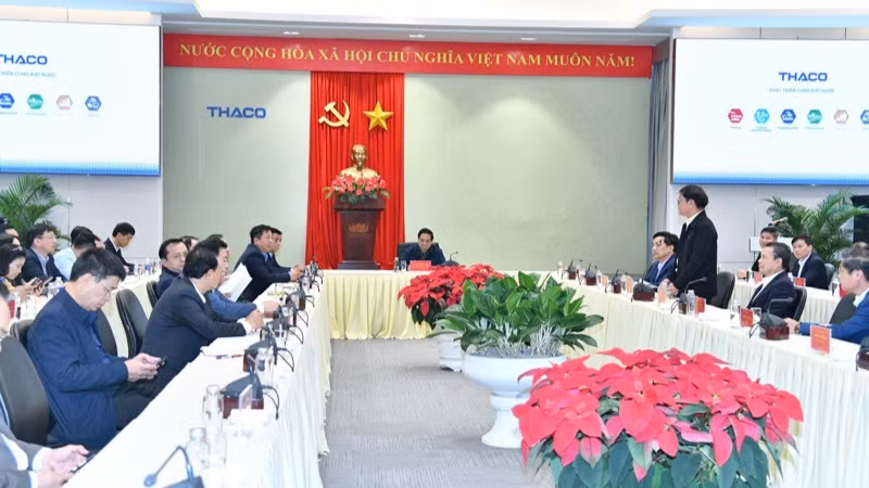 Quang cảnh buổi làm việc của Thủ tướng Phạm Minh Chính với Tập đoàn THACO. (Ảnh: THANH GIANG)