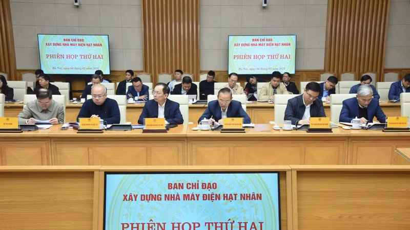 Đại diện lãnh đạo các bộ, ngành tại phiên họp. (Ảnh: TRẦN HẢI)