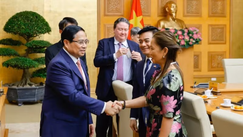 Thủ tướng Phạm Minh Chính bắt tay lãnh đạo các tập đoàn, doanh nghiệp Hoa Kỳ. (Ảnh: TRẦN HẢI)