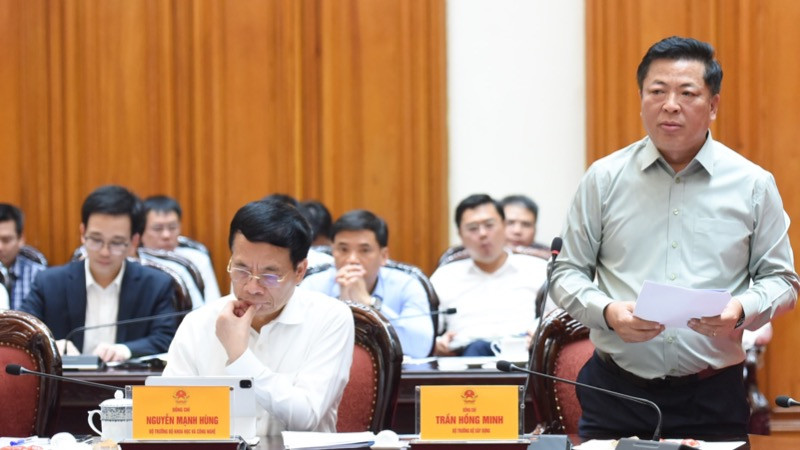 Bộ trưởng Xây dựng Trần Hồng Minh phát biểu ý kiến tại cuộc họp. (Ảnh: TRẦN HẢI) Bộ trưởng Xây dựng Trần Hồng Minh phát biểu ý kiến tại cuộc họp. (Ảnh: TRẦN HẢI)