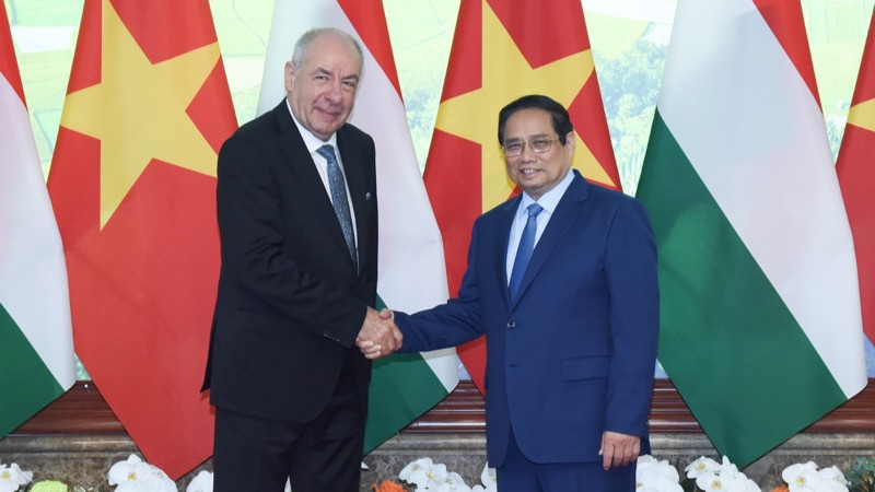 Thủ tướng Phạm Minh Chính và Tổng thống Hungary Sulyok Tamas. (Ảnh:TRẦN HẢI)