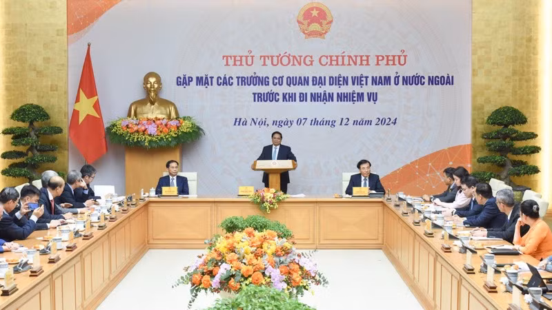 Thủ tướng Phạm Minh Chính chủ trì cuộc gặp mặt các Trưởng Cơ quan đại diện Việt Nam ở nước ngoài trước khi lên đường nhận nhiệm vụ. (Ảnh: TRẦN HẢI) 