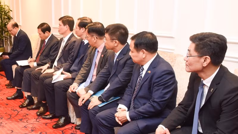 Lãnh đạo các bộ, ngành Việt Nam tham dự buổi tiếp. (Ảnh: TRẦN HẢI)