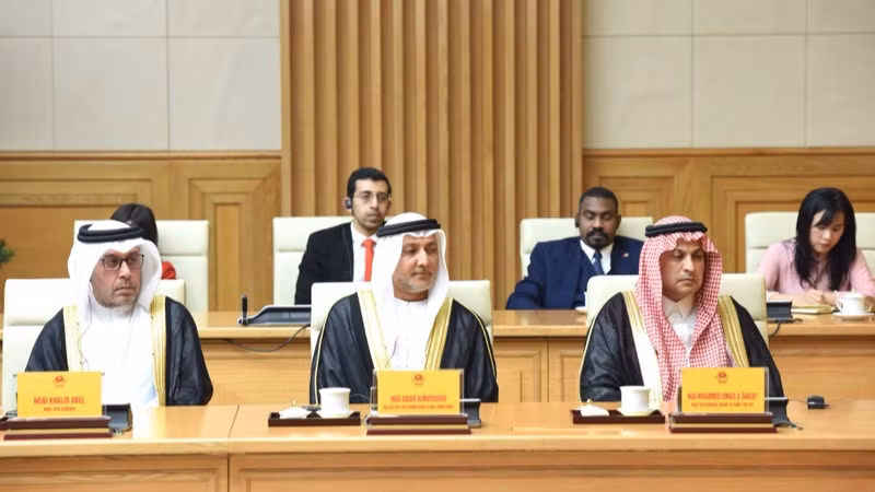 Đại sứ ba nước Saudi Arabia, UAE và Qatar tại Việt Nam (Ảnh: TRẦN HẢI),