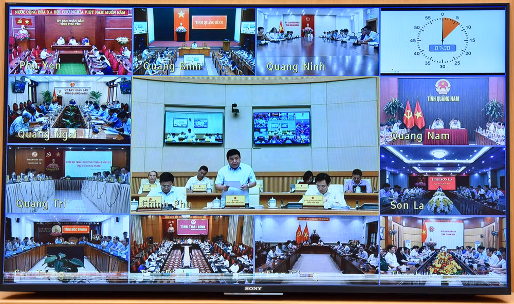 Phiên họp Chính phủ thường kỳ tháng 5 được truyền trực tuyến tới trụ sở Ủy ban nhân dân các tỉnh, thành phố trực thuộc Trung ương (Ảnh: TRẦN HẢI)