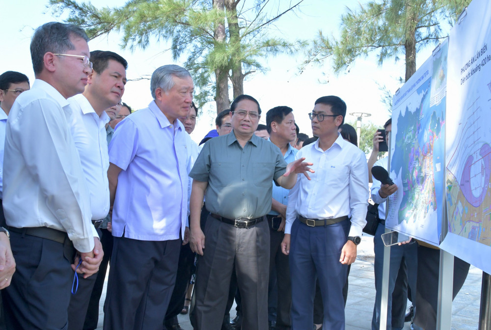 Thủ tướng cho ý kiến về dự án nghiên cứu lấn biển phục vụ Khu thương mại tự do Đà Nẵng nằm trên đường Nguyễn Tất Thành. (Ảnh: Thanh Giang)
