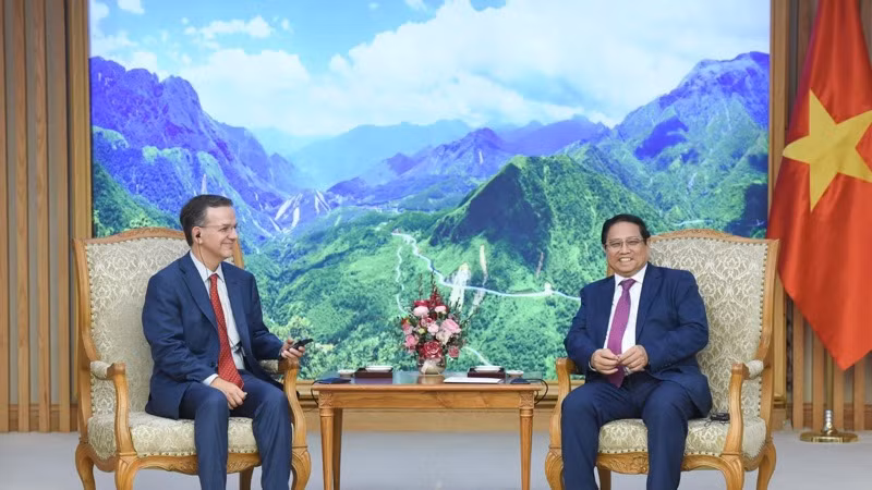 Thủ tướng Chính phủ Phạm Minh Chính tiếp ông Paulo Medas, Trưởng đoàn tham vấn, giám sát kinh tế vĩ mô Việt Nam của Quỹ Tiền tệ Quốc tế (IMF) . Ảnh: Trần Hải.