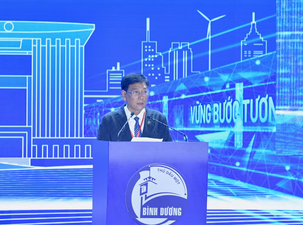 Lãnh đạo tỉnh Bình Dương phát biểu ý kiến tại Hội nghị. (Ảnh: THANH GIANG)