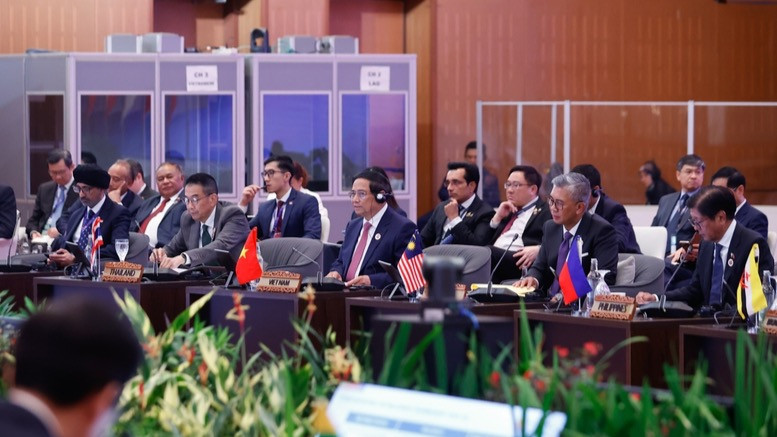 Thủ tướng Phạm Minh Chính cùng lãnh đạo các nước ASEAN tham dự phiên đối thoại với Hội đồng Tư vấn Kinh doanh ASEAN (ABAC). Thủ tướng Phạm Minh Chính cùng lãnh đạo các nước ASEAN tham dự phiên đối thoại với Hội đồng Tư vấn Kinh doanh ASEAN (ABAC).