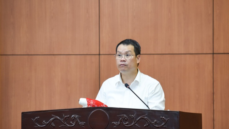 Chủ tịch Uỷ ban nhân dân tỉnh Thái Bình Nguyễn Mạnh Hùng báo cáo tình hình kinh tế xã hội trên địa bàn tại cuộc làm việc. (Ảnh: TRẦN HẢI) Chủ tịch Uỷ ban nhân dân tỉnh Thái Bình Nguyễn Mạnh Hùng báo cáo tình hình kinh tế xã hội trên địa bàn tại cuộc làm việc. (Ảnh: TRẦN HẢI)