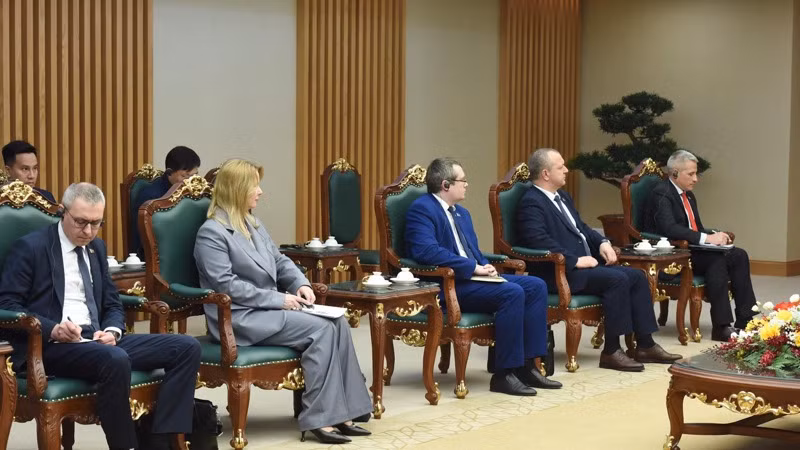 Đoàn đại biểu chính phủ Cộng hòa Belarus tham dự buổi tiếp. (Ảnh: TRẦN HẢI)