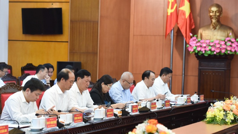 Đại diện lãnh đạo các bộ, ngành Trung ương tham dự cuộc làm việc. (Ảnh: TRẦN HẢI) Đại diện lãnh đạo các bộ, ngành Trung ương tham dự cuộc làm việc. (Ảnh: TRẦN HẢI)