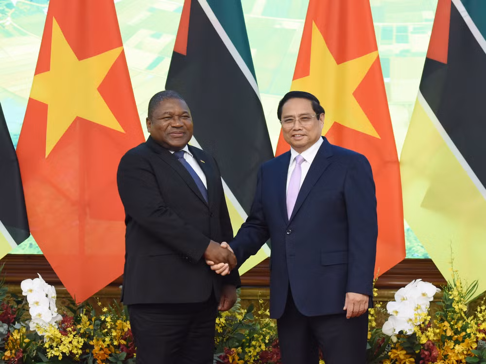 Thủ tướng Phạm Minh Chính và Tổng thống Cộng hòa Mozambique Filipe Jacinto Nyusi. (Ảnh: TRẦN HẢI)