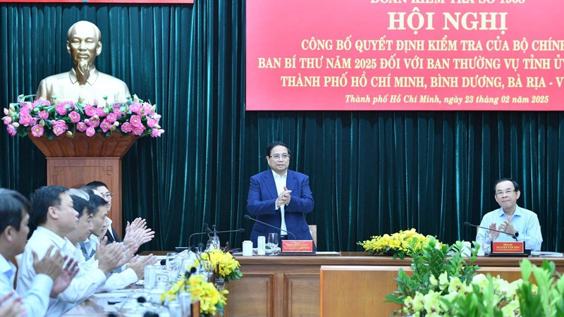 Đồng chí Phạm Minh Chính, Uỷ viên Bộ Chính trị, Thủ tướng Chính phủ, Trưởng đoàn kiểm tra số 1908 chủ trì Hội nghị. (Ảnh: THANH GIANG)