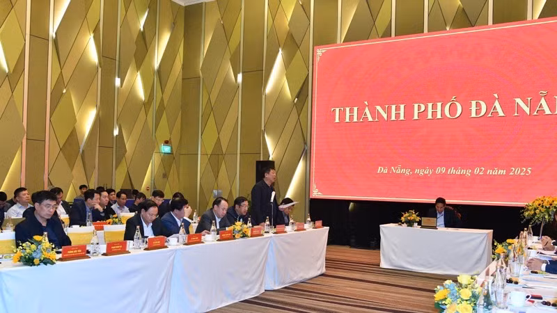 Bộ trưởng Giao thông vận tải Trần Hồng Minh phát biểu ý kiến tại cuộc làm việc. (Ảnh: THANH GIANG)