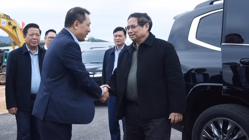 Thủ tướng Phạm Minh Chính tới dự Lễ khởi công và phát động phong trào thi đua xây dựng Dự án Đường dây 500kV Lào Cai-Vĩnh Yên. (Ảnh: Trần Hải)