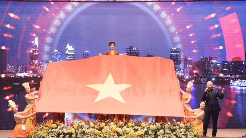 Một tiết mục văn nghệ được biểu diễn tại Lễ công bố (Ảnh: TRẦN HẢI).