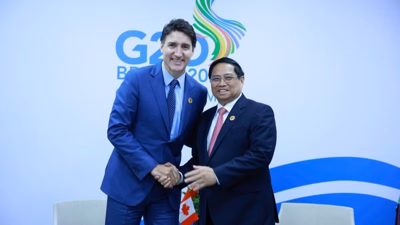 Thủ tướng Phạm Minh Chính gặp Thủ tướng Canada Justin Trudeau (Ảnh: Dương Giang/TTXVN)