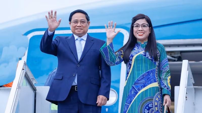 Thủ tướng Phạm Minh Chính và Phu nhân tới sân bay quân sự Galeao (Rio de Janeiro). Ảnh: Nhật Bắc/VGP.