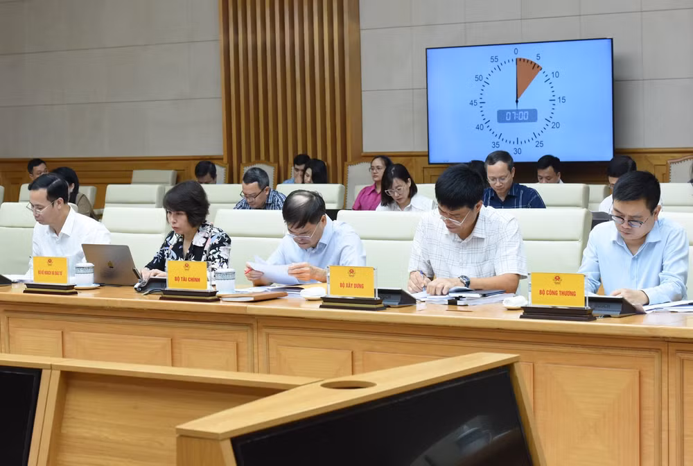 Lãnh đạo các bộ, ngành tham dự phiên họp (Ảnh: Trần Hải).