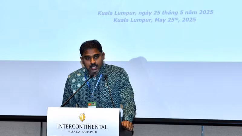 Chủ tịch Phòng Thương mại và Công nghiệp Ấn Độ Kuala Lumpur và Selangor Nivas Ragavan phát biểu ý kiến. (Ảnh: THANH GIANG)