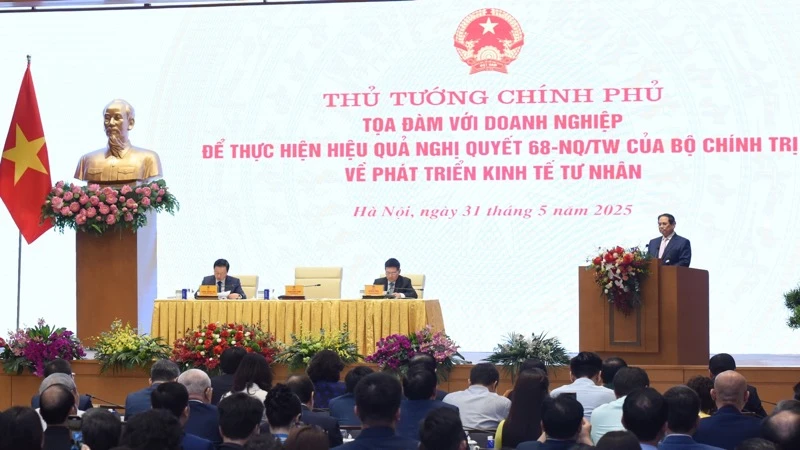 Thủ tướng Phạm Minh Chính chủ trì tọa đàm với doanh nghiệp về thực hiện hiệu quả Nghị quyết 68-NQ/TW. (Ảnh: TRẦN HẢI)