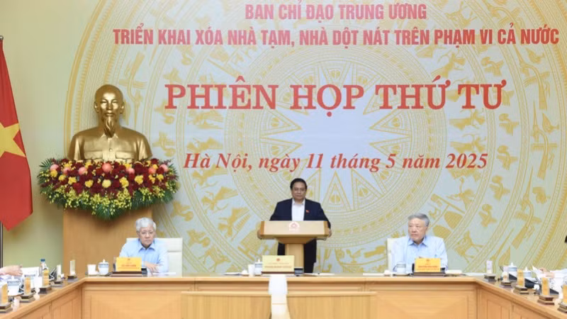 Thủ tướng Phạm Minh Chính chủ trì phiên họp thứ tư của Ban Chỉ đạo Trung ương triển khai xoá nhà tạm, nhà dột nát trên phạm vi cả nước. (Ảnh TRẦN HẢI). 