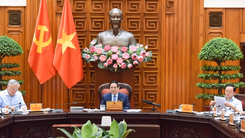 Thủ tướng Chính phủ Phạm Minh Chính chủ trì cuộc họp Thường trực Chính phủ với các bộ, ngành liên quan để chuẩn bị đàm phán thương mại với Hoa Kỳ. (Ảnh: TRẦN HẢI). 