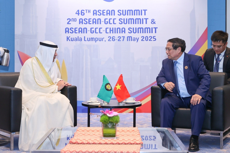 Thủ tướng Chính phủ đề nghị Tổng Thư ký GCC ủng hộ và đẩy nhanh hoàn thiện các thủ tục để có thể sớm ra tuyên bố khởi động đàm phán FTA giữa GCC và Việt Nam. (Ảnh: VGP/NHẬT BẮC) Thủ tướng Chính phủ đề nghị Tổng Thư ký GCC ủng hộ và đẩy nhanh hoàn thiện các thủ tục để có thể sớm ra tuyên bố khởi động đàm phán FTA giữa GCC và Việt Nam. (Ảnh: VGP/NHẬT BẮC)