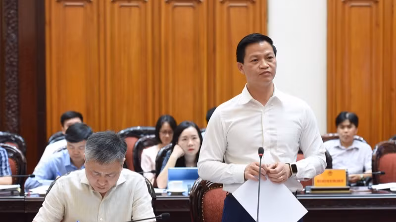 Đại diện lãnh đạo tỉnh Bắc Ninh phát biểu ý kiến tại cuộc họp (Ảnh: TRẦN HẢI).