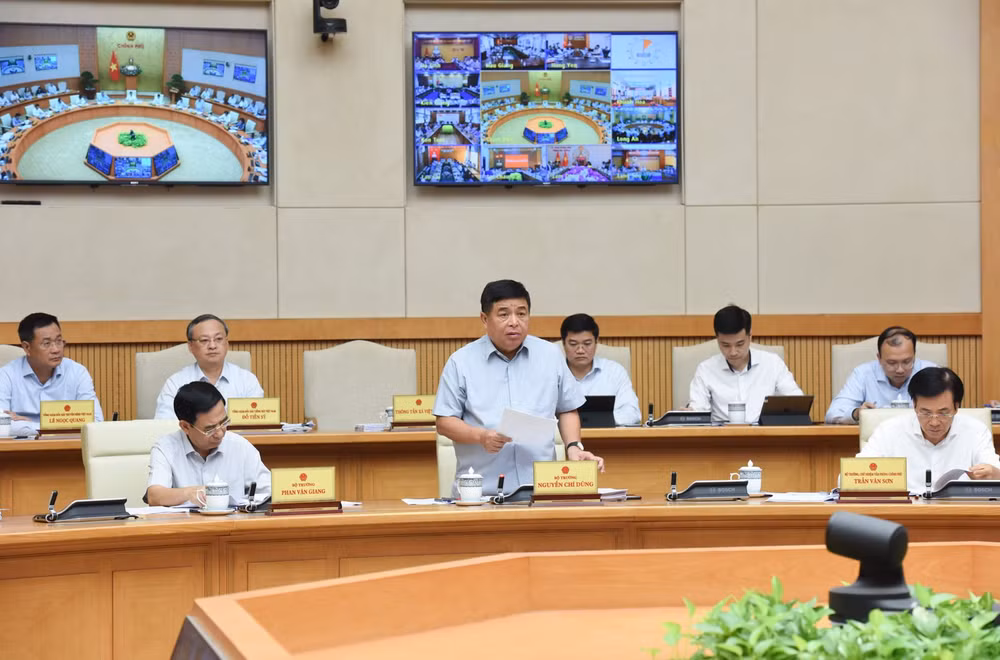 Bộ trưởng Kế hoạch và Đầu tư Nguyễn Chí Dũng phát biểu ý kiến tại phiên họp. (Ảnh: Trần Hải)