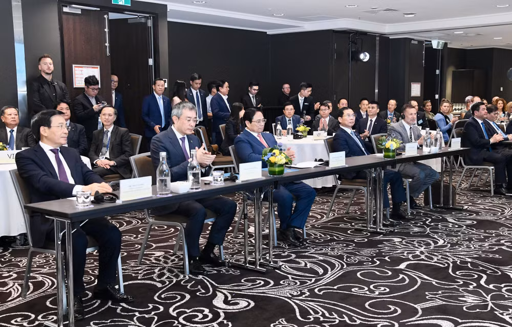 Thủ tướng Phạm Minh Chính và các đại biểu tham dự sự kiện.