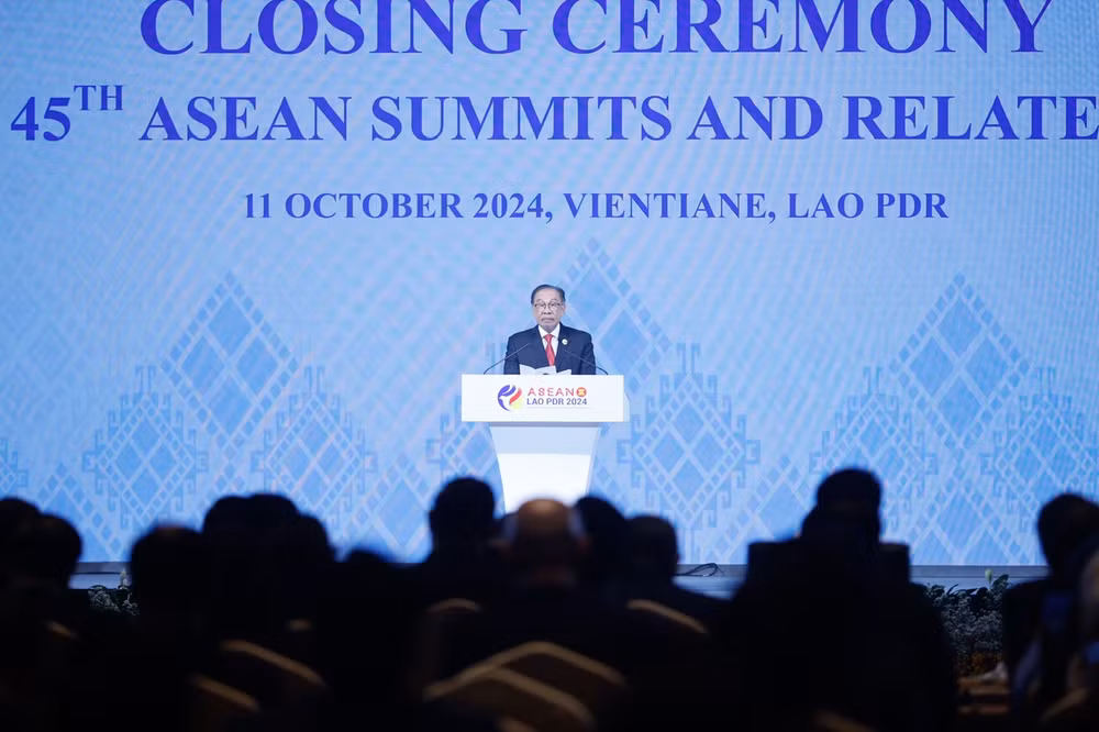 Chủ tịch luân phiên của ASEAN trong năm 2025, Thủ tướng Malaysia Anwar Ibrahim phát biểu ý kiến tại lễ bế mạc. (Ảnh: Nhật Bắc/VGP)