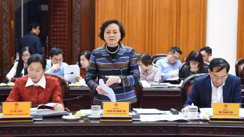 Bộ trưởng Nội vụ Phạm Thị Thanh Trà phát biểu ý kiến tại cuộc họp. (Ảnh: TRẦN HẢI)