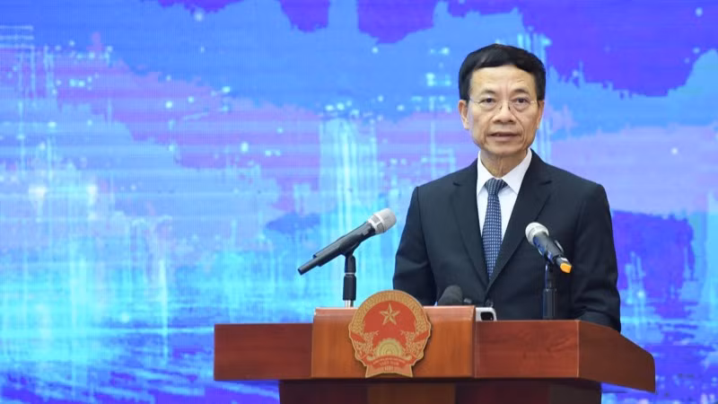 Bộ trưởng Thông tin và Truyền thông Nguyễn Mạnh Hùng phát biểu ý kiến tại Hội nghị. (Ảnh: TRẦN HẢI)