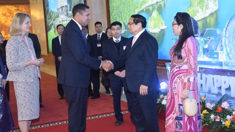 Thủ tướng Phạm Minh Chính và Phu nhân tiếp đón các vị khách quốc tế. (Ảnh: TRẦN HẢI)